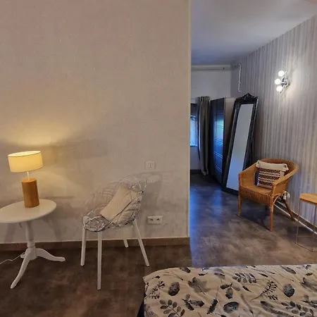 Domaine Le Puits Du Moulin Bed & Breakfast Comberjon